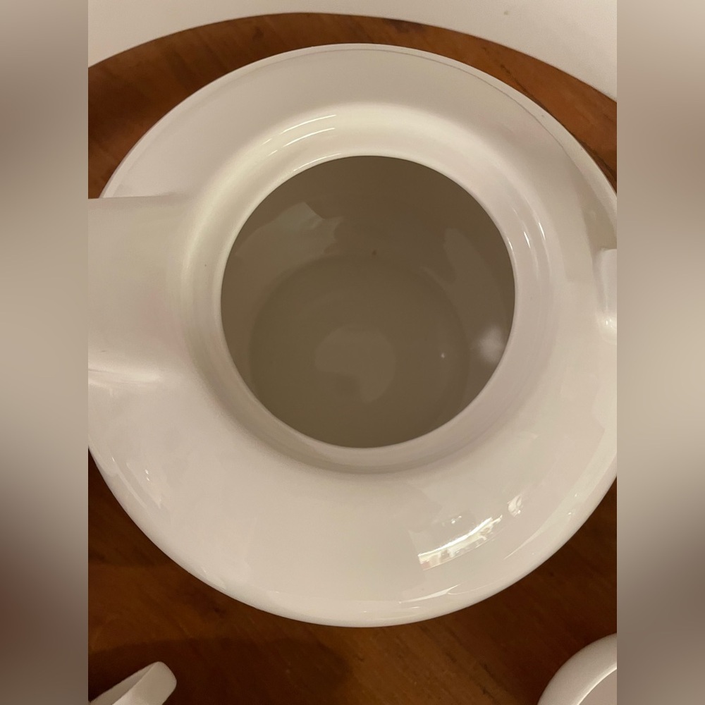 David’s Tea Classic White Teapot and Cup Set with Tray - Picture 4 of 10
